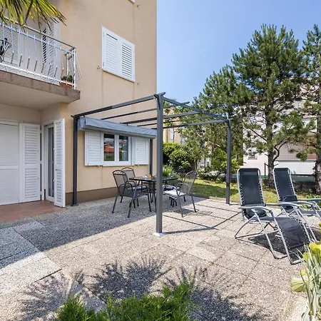Mirta Apartament Čižići